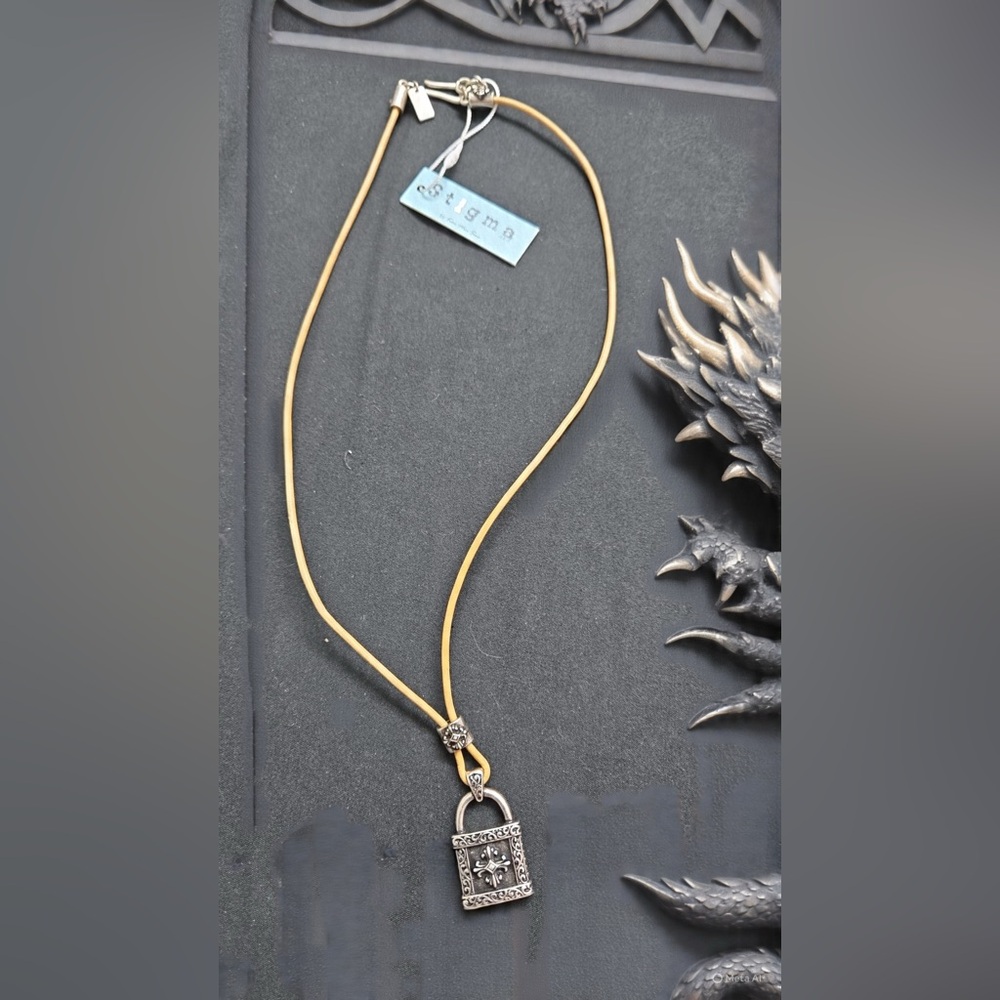Chic Gold Necklace with Silver Lock Pendant